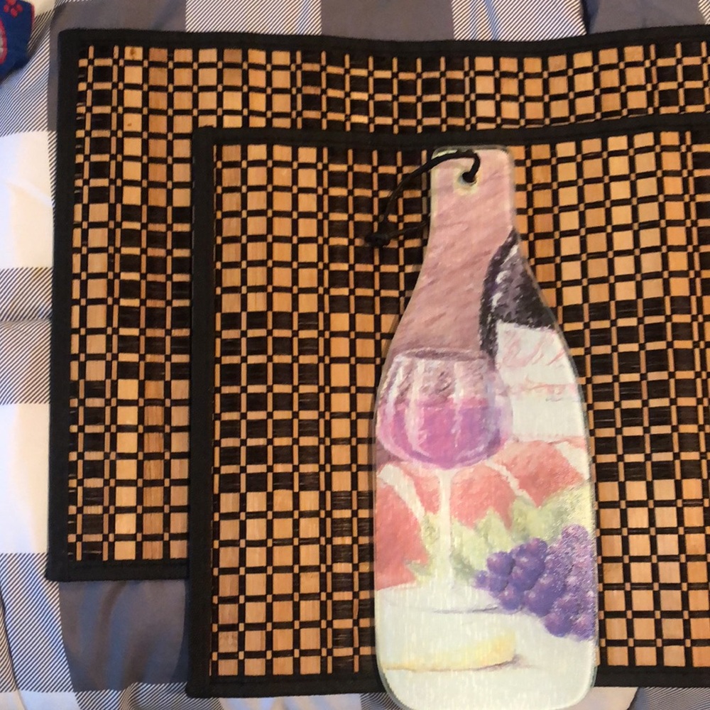 Glass Wine Bottled Shape Cheese Cutting Tray & 2 Placemats